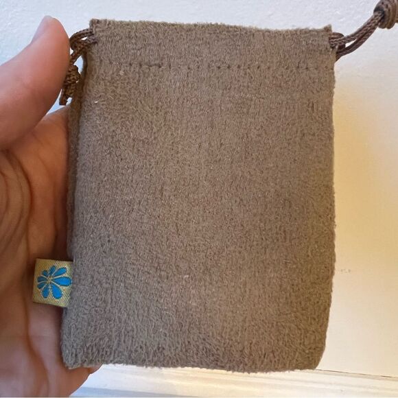 Marahlago jewelry pouch for gift giving / jewelry storage (no jewelry included) - Picture 2 of 8